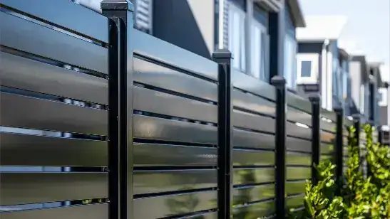 Modern Horizontal Slat Aluminium Fence